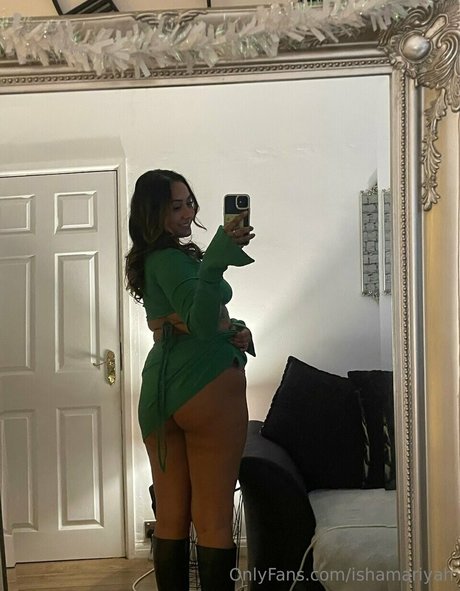 Isha Mariyah modèles nus photo