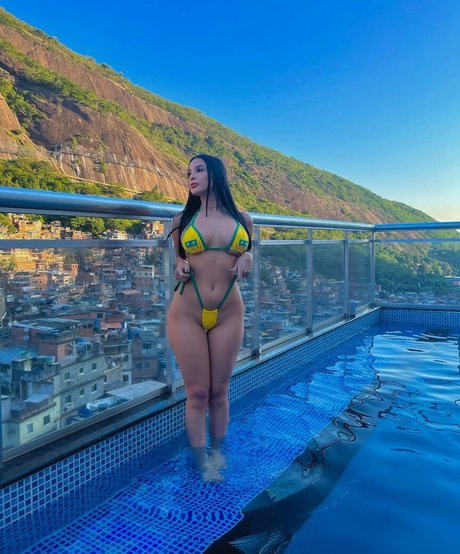 Emily Fernanda étoile exclusive images