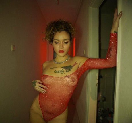 Tugce Cansu Parlak modèle artistique photos