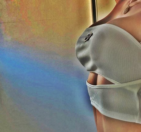 Dapariz modèle pornographique images