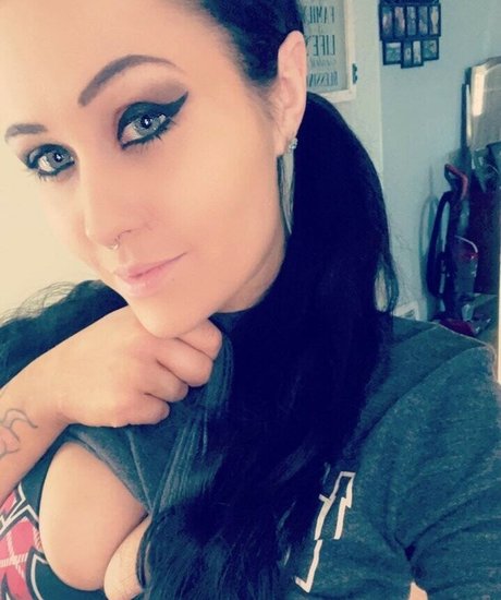 mercedelee star érotique photo