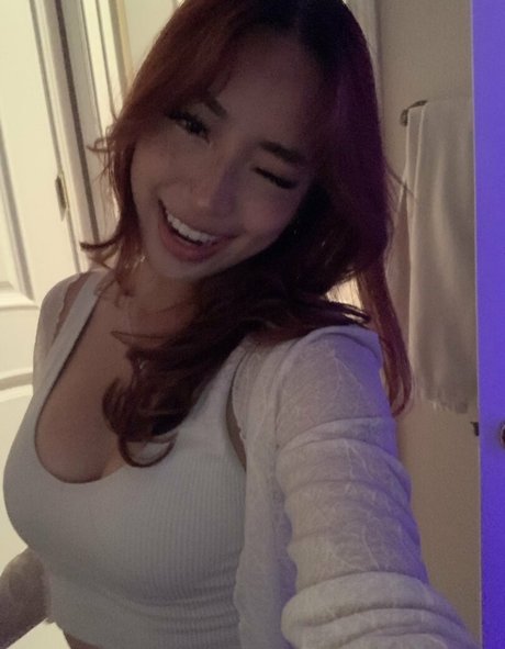 Harmonee Yang meilleure star du porno des photos