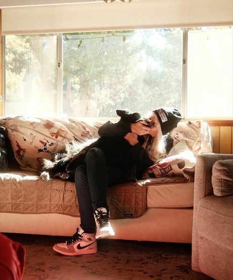 Alanah Pearce star du porno en haute qualité image