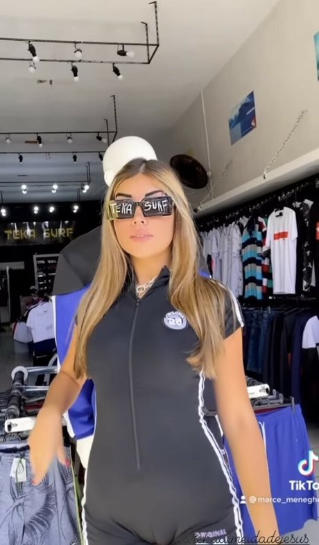 Marce Meneghetti haut modèle photo