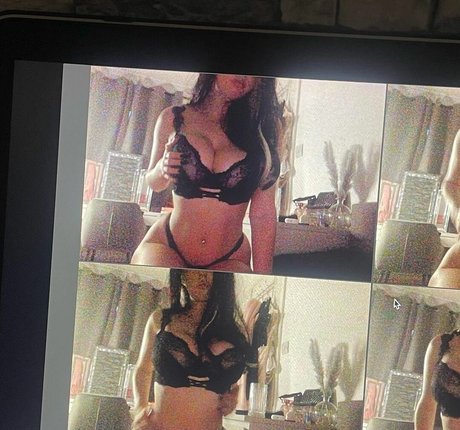 Layla Dream modèle érotique img