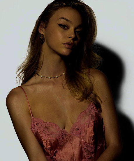 Julia Rilynn Greenhalgh actrice chaude galeries