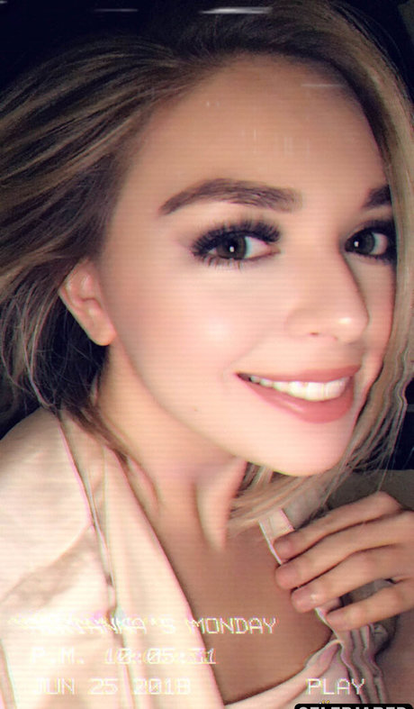 Adrianna Gavazzi nus de stars du porno photos