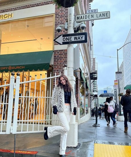 adolescent maigre onlyfans haut des photos