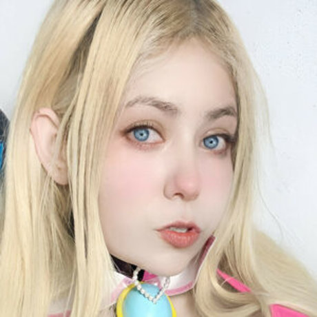 Claudia Coppelia joli modèle collection