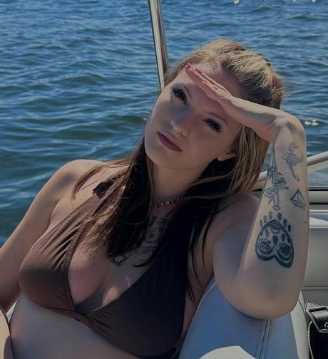 Rhiannon Jena étoile nue image