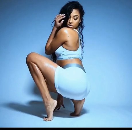 Brittney Elena modèle pornographique archive