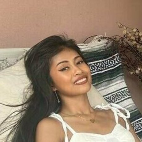 tinyalinaa modèle de haute qualité galeries