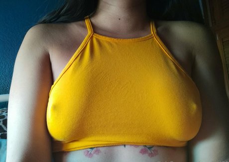 fille courbée dà côté onlyfans nu de haute qualité galerie