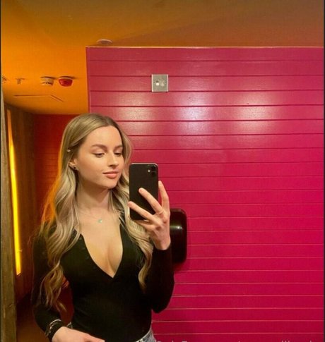 annamillervip actrice libre des photos