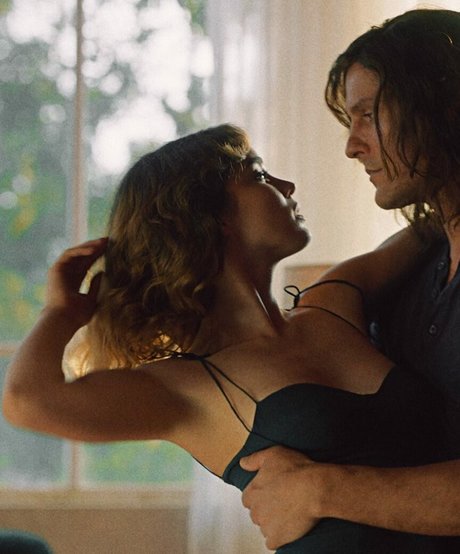 Alba Baptista étoile nue image