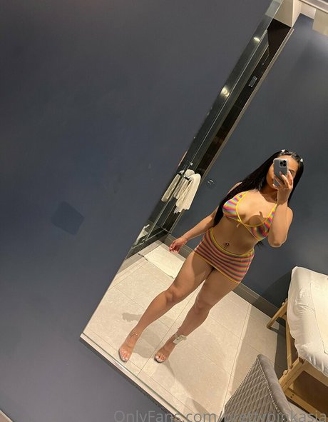 chatte giclante onlyfans assez nue des photos