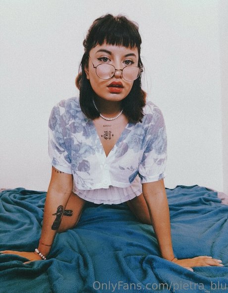 pietra blu modèle xxx archive