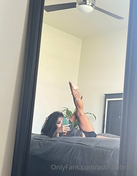 ashhdabrattt haut modèle des photos