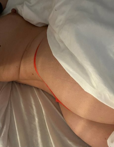 peachbylucy leigh étoile nue img