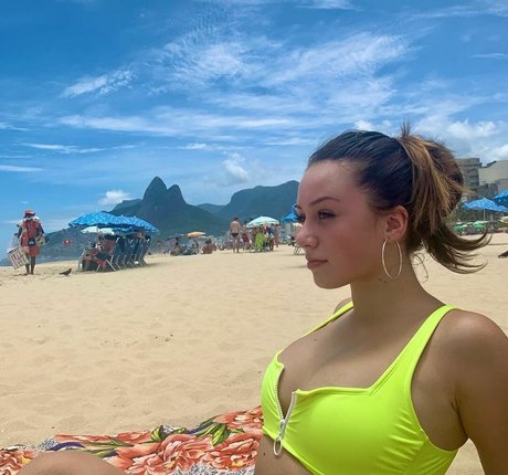 Serena Mello belle star du porno photos