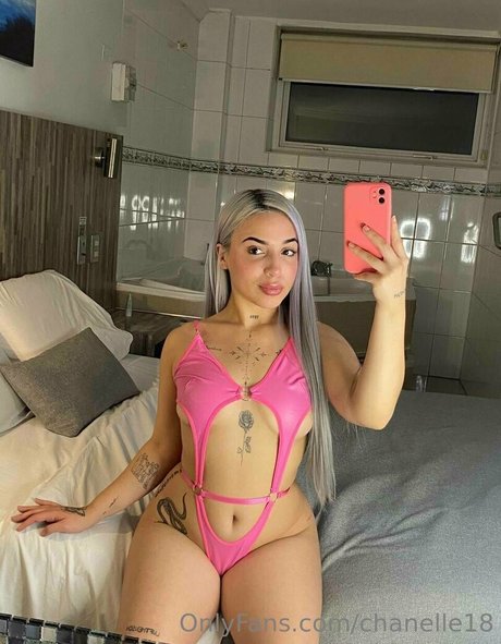 chanelle18 star du porno nue archive