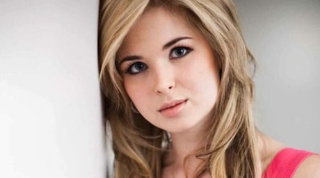 Kirsten Prout actrice de nus des photos