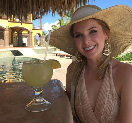Kirsten Prout modèle sympa archive