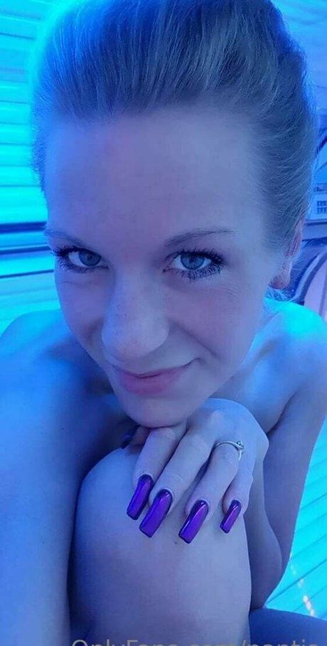 baisers lesbiens onlyfans nus chauds image