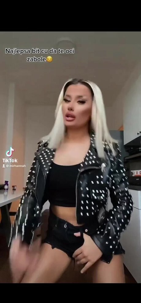 Viki Mitrovic sexe star du porno galerie