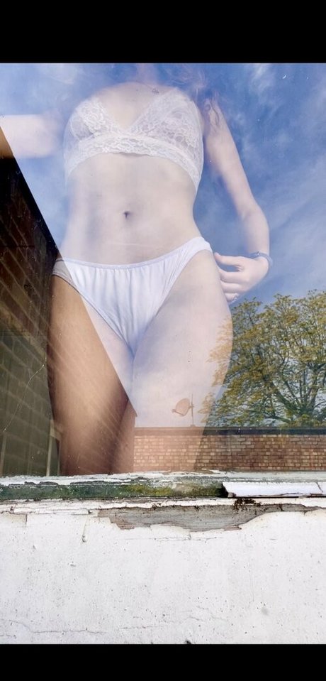 come lay with adile star du porno chaude photos