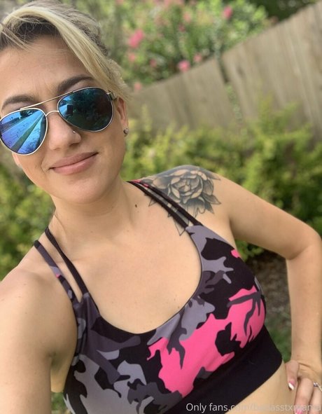 trio à gros seins onlyfans art sexy image