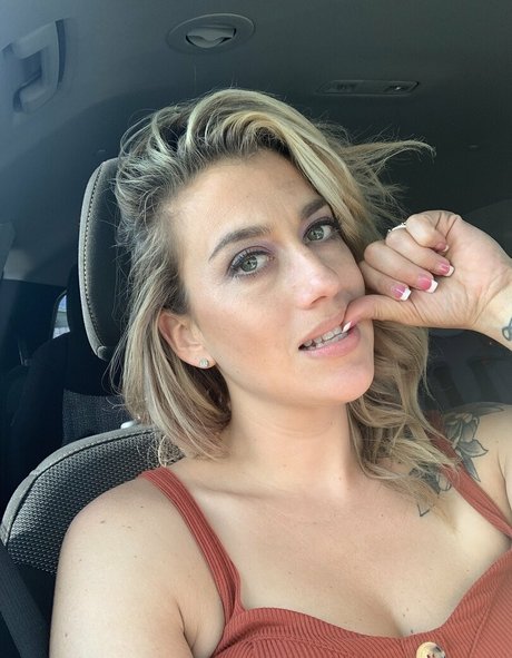 baisers lesbiens onlyfans top magnifique image