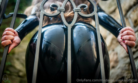 Madame Alaska belle star du porno images