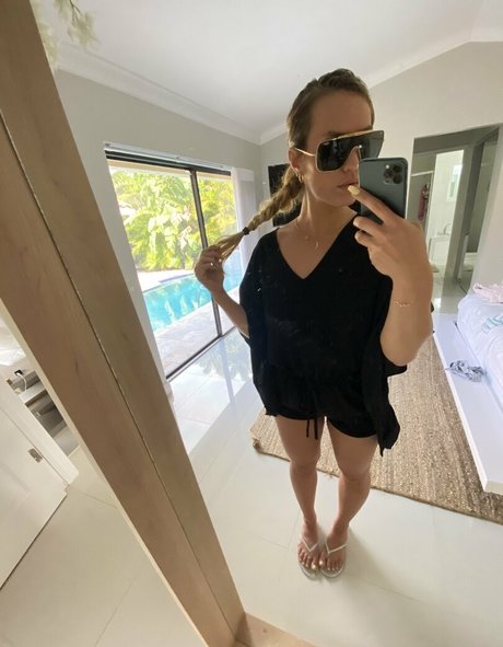 kelsimonroeofficial actrice xxx galerie