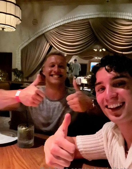 petervigilante modèle sympa galeries