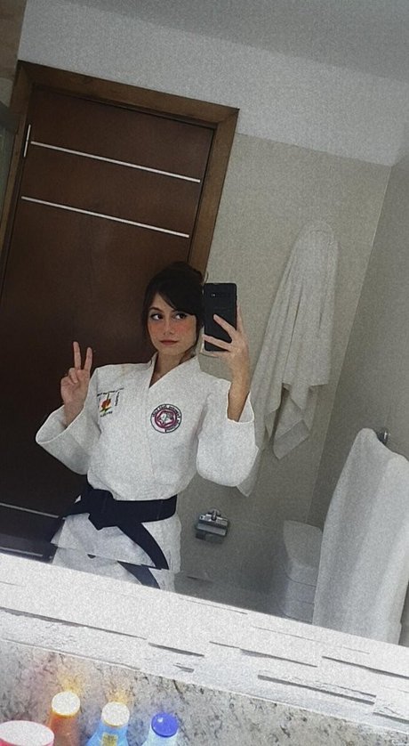 Ingrid Larissa joli modèle galerie