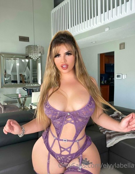 actrice onlyfans joli art collection