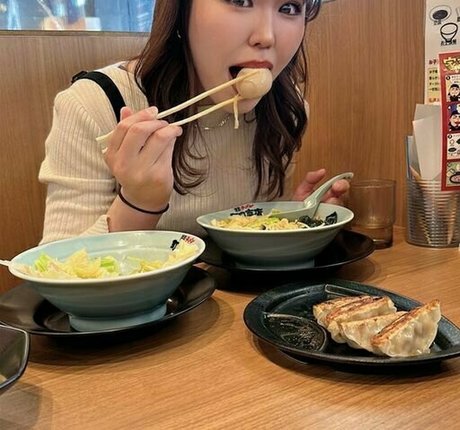 fans asiatiques de findom uniquement nus de haute qualité photo