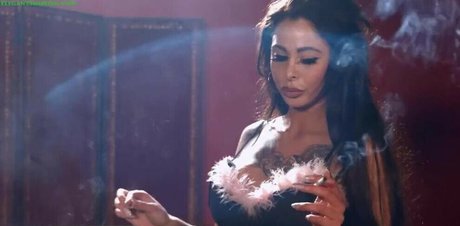 Chloe Lexus jolie star du porno archive