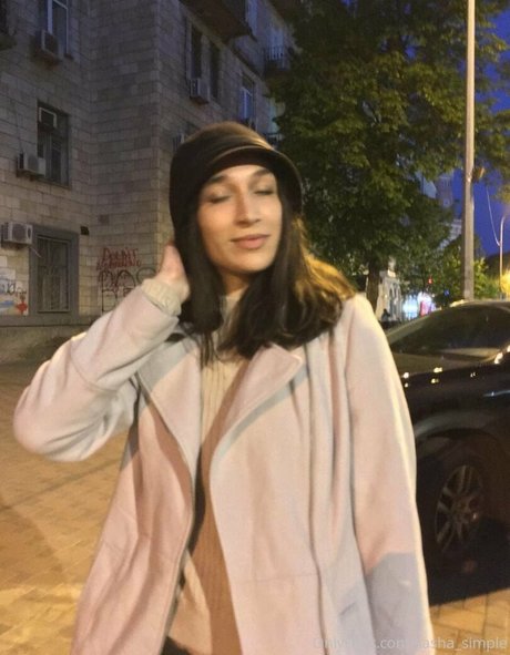 sasha simple actrice artistique galerie