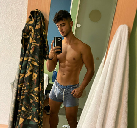 fellation publique onlyfans plutôt sexy image