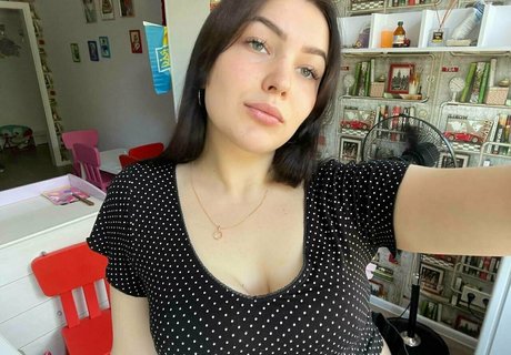 pom-pom girl asiatique onlyfans belle chaude des photos