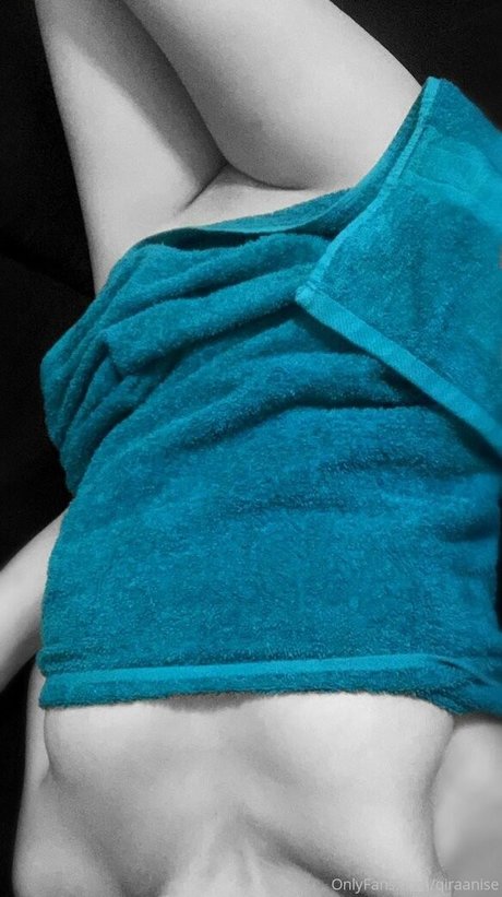 qiraanise modèle exclusif photo