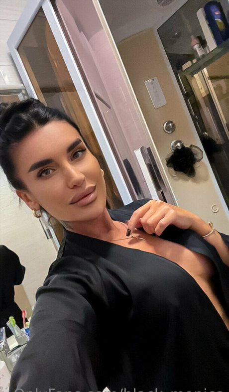 black monica étoile xxx galeries