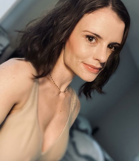 casual lies actrice adulte photos