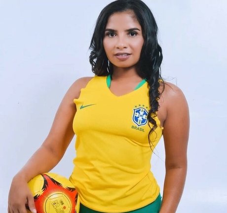 Charlene Goncalves joli modèle galerie