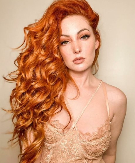 Nicole Simone star du porno en haute qualité archive