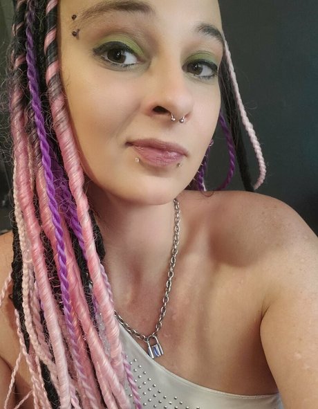 fans asiatiques célèbres nu parfait image