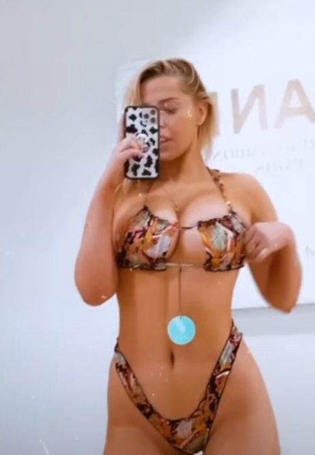 visage blond uniquementfans pornographique érotique galerie