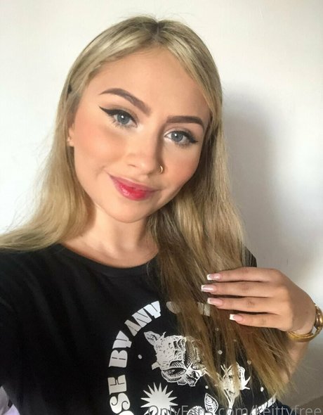 pom-pom girl nue onlyfans meilleur sympa des photos